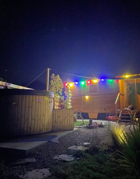 Hébergement AbracadaRoom : la Roulotte D'elfes & spa (climatisée) - Image 1