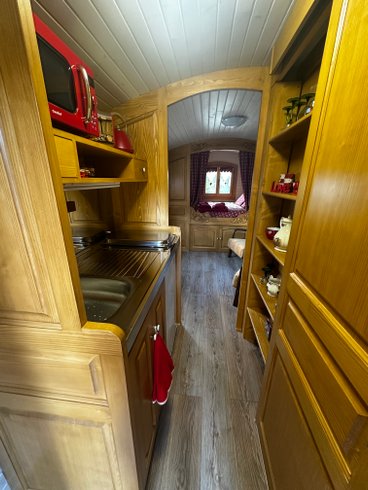 Hébergement AbracadaRoom : Roulotte de l’île du Rhin & Spa - Image 6