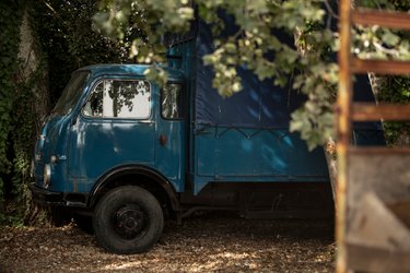 Le Truck-Lodge le UNIC OM & Spa à Saint-Andiol (1)