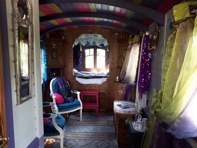 Hébergement AbracadaRoom : La roulotte de Glorit - Image 8