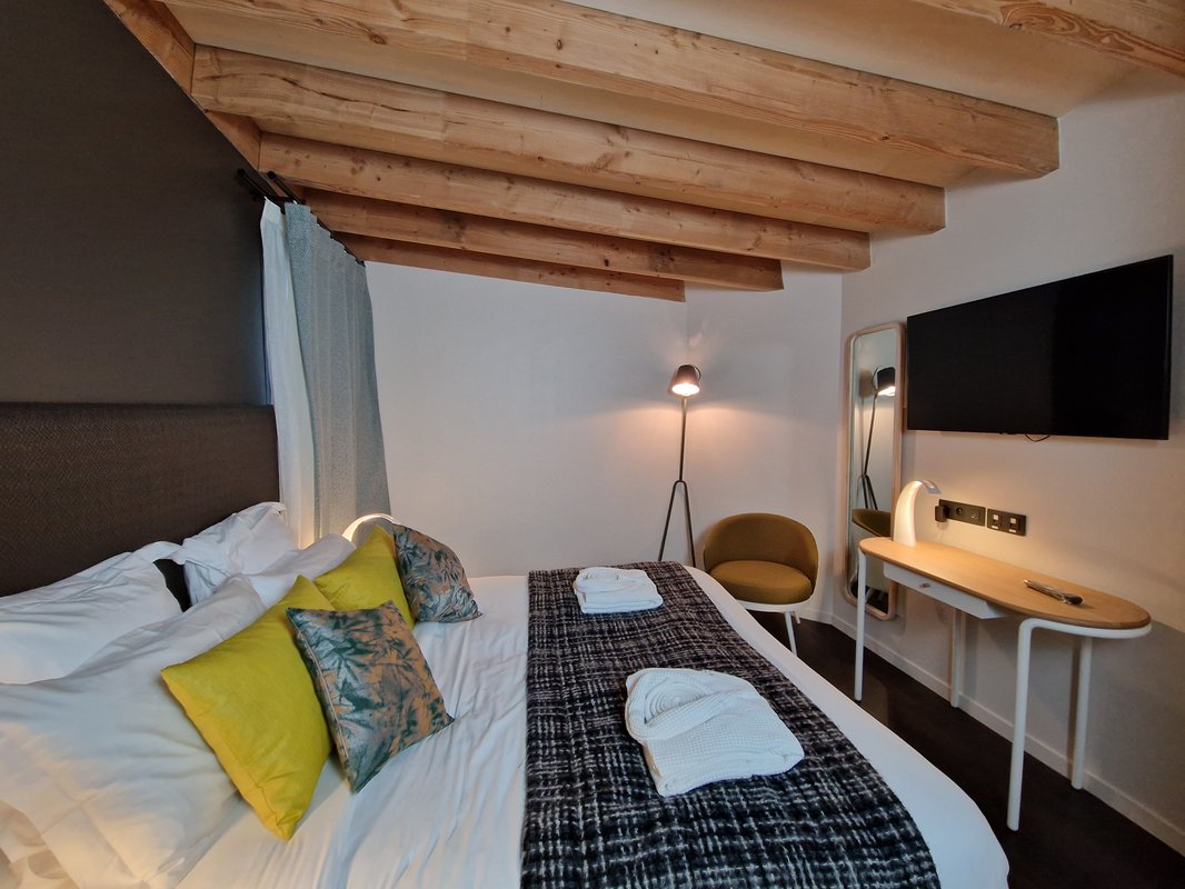 Ecolodge 3 - Bien-être & Balnéo à Yvre L'eveque (7)