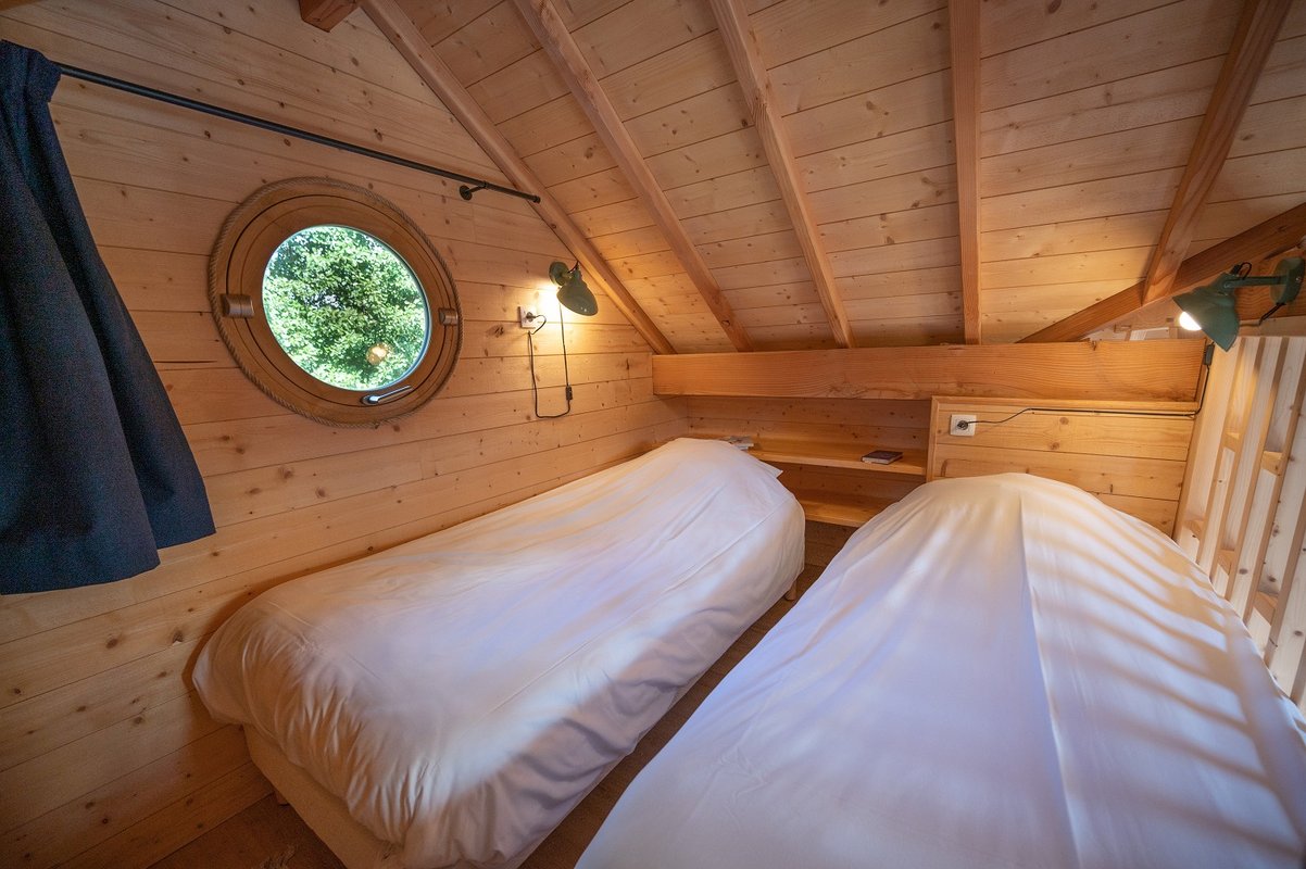 Cabane sur l'eau avec bain nordique à Beauchamps (16)