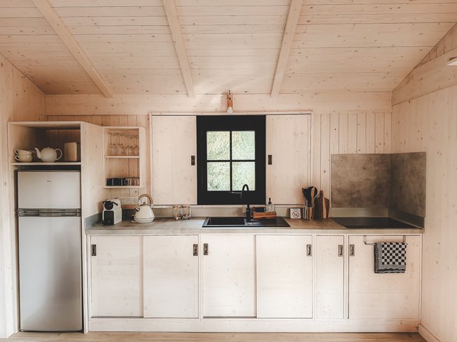 Hébergement AbracadaRoom : Cabane Estèla - Lodge sur pilotis au cœur de la nature, calme & bien-être, réservé aux adultes • linge & ménage inclus • climatisation réversible • cuisine équipée - Image 8
