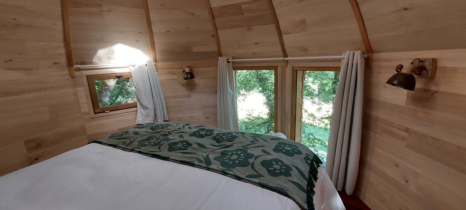 Cabane perchée ASTERIA & Spa à Sarrant (25)