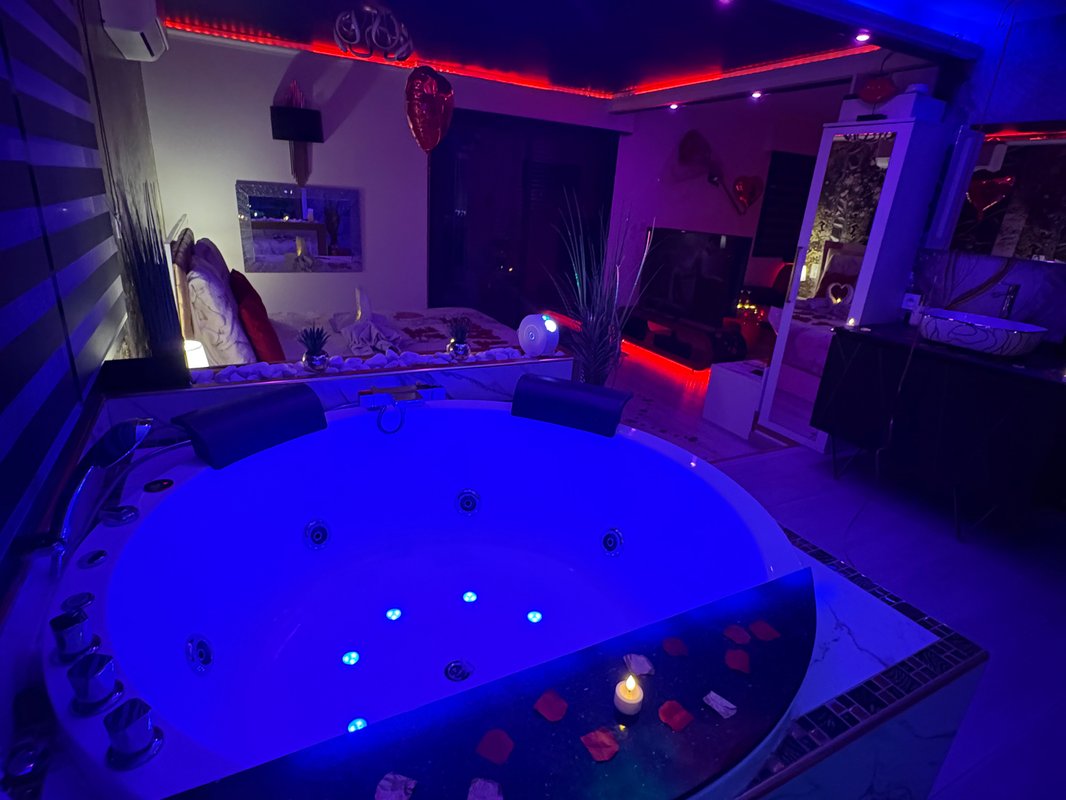 L’Aurore love room & Spa à Carpentras (4)