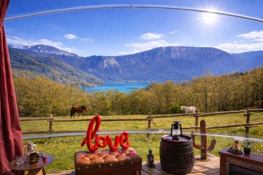 Bulle Texas – Luxe  & SPA – Vue Lac Aiguebelette à Novalaise (3)