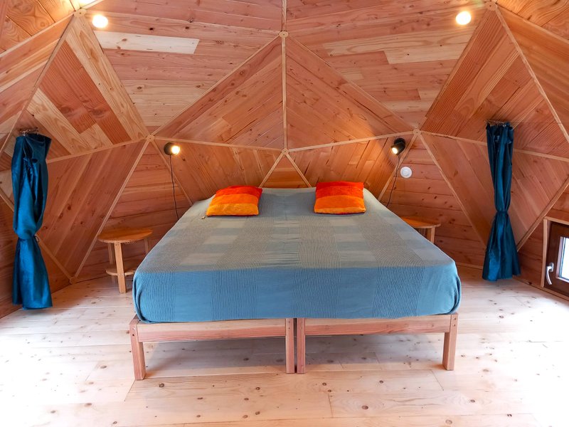 Hébergement AbracadaRoom : Double Dôme au bord d'un lac - Image 6