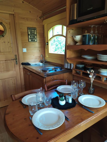 Hébergement AbracadaRoom : La roulotte "Sous le soleil" - Image 13