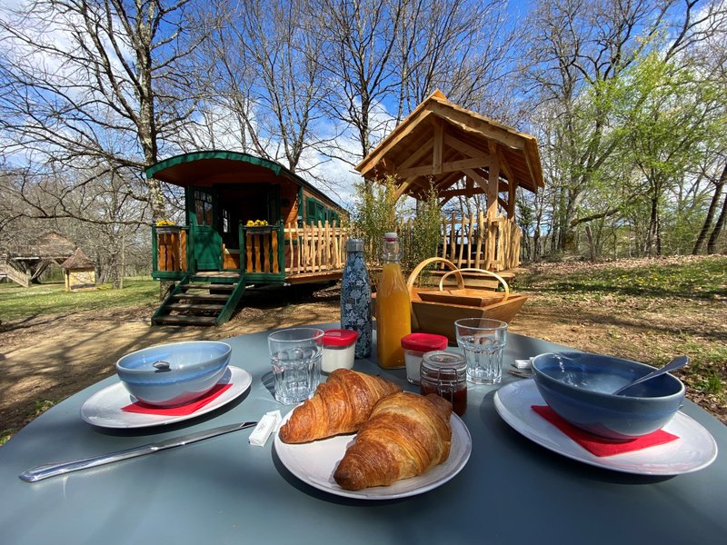 Hébergement AbracadaRoom : Roulotte Spa de Charme - Image 10