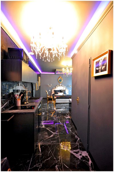 Hébergement AbracadaRoom : La suite MAJESTUEUSE, SPA XXL, CHEMINÉE LUXE, 5 min du centre - Image 32