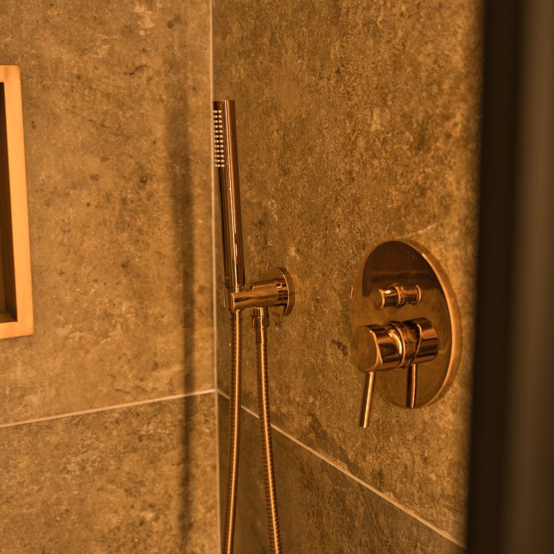 Lodge haut de gamme & bain nordique privatif au bord du Canal de Briare à 1h15 de Paris à Montcresson (32)