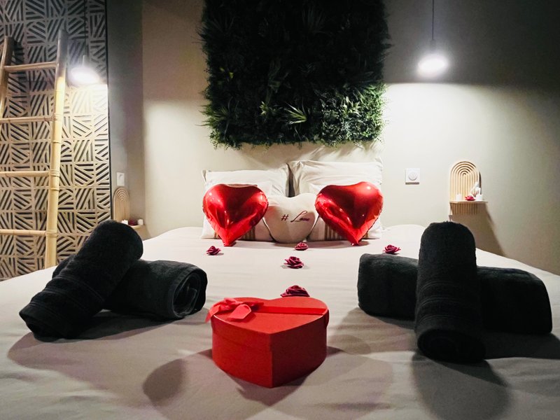 Domaine AbracadaRoom : Amour & Bulles  - Love Room Valence - Image 1