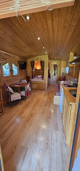 Hébergement AbracadaRoom : Roulotte du Soleil - Image 15