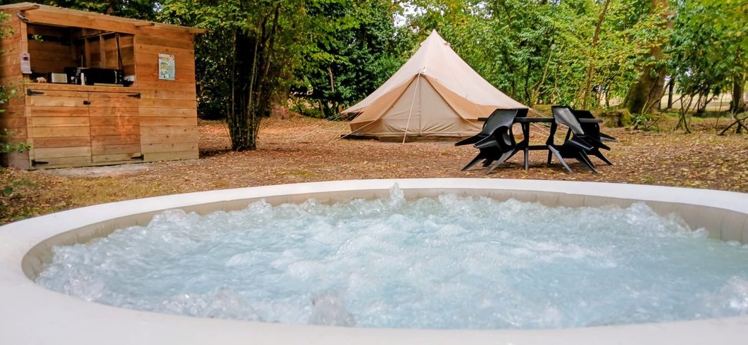 Hébergement AbracadaRoom : Tipi et son spa privatif - Image 1