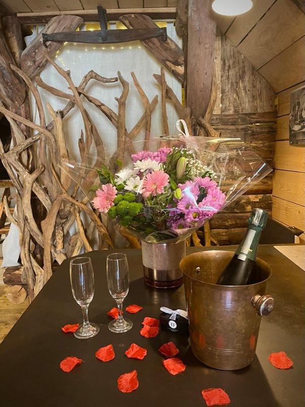 Cabane Le Saloon & Spa à Le Biot (24)