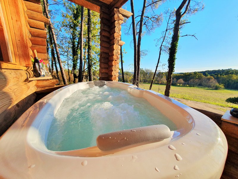 Hébergement AbracadaRoom : Authentique chalet en rondins avec spa en pleine nature - Image 9