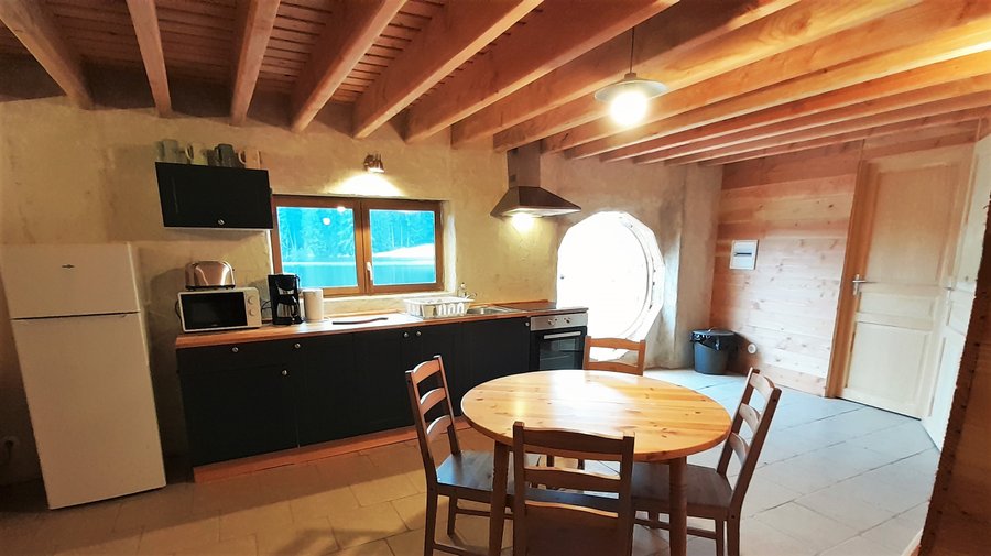 Hébergement AbracadaRoom : Maison du Hobbit au bord d'un lac - Image 3