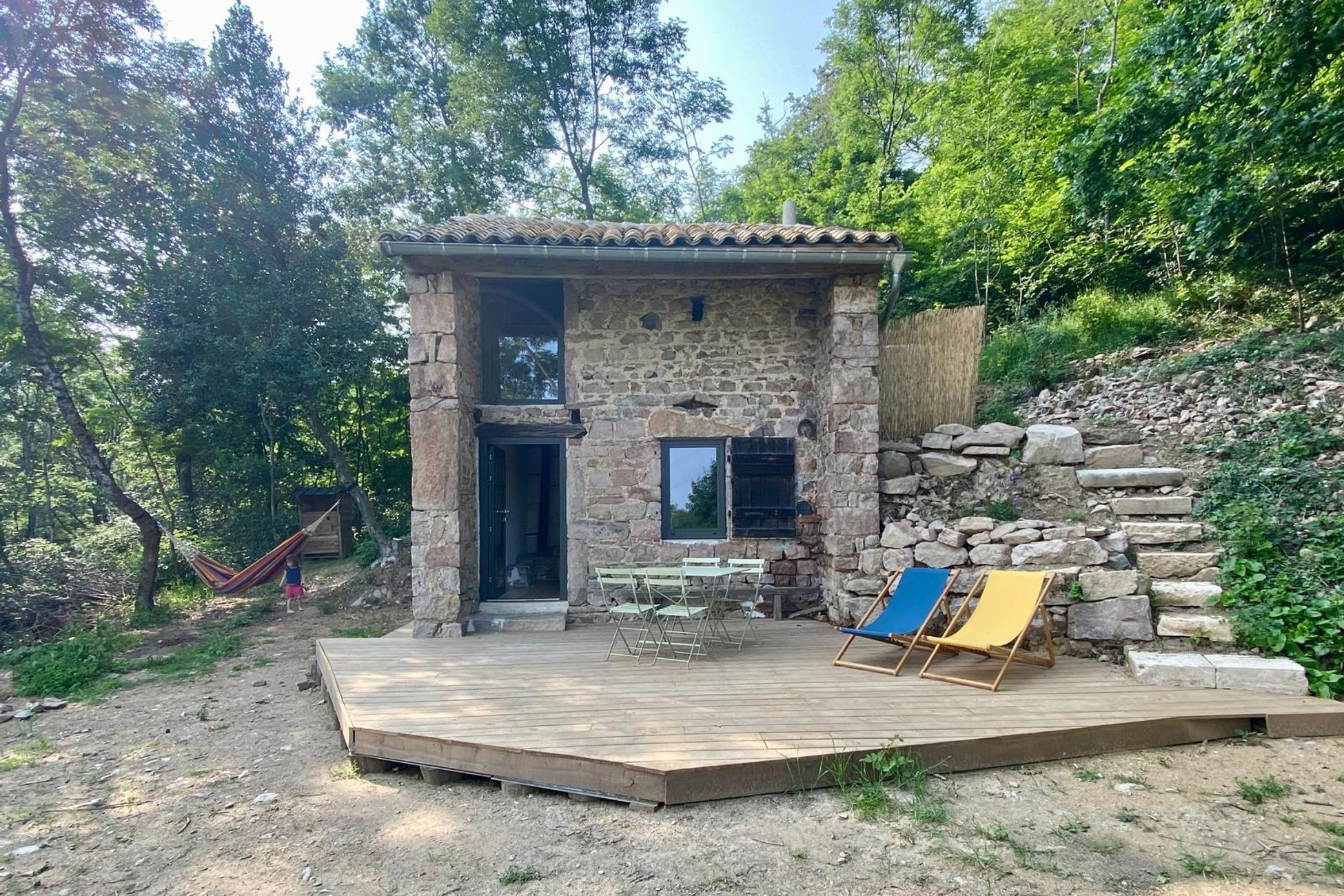 Hébergement UnicStay : Cabane autonome dans les bois à Leynes