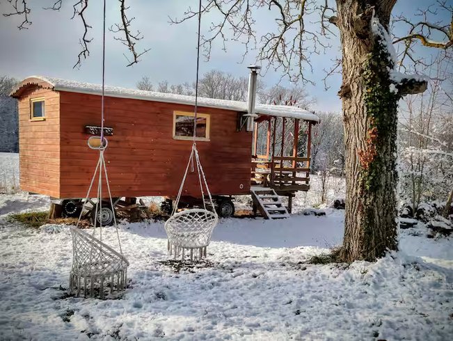 Hébergement AbracadaRoom : La petite roulotte de Vallin | Nature | Cosy - Image 14