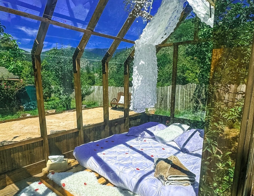 Chalet en verre sous une pluie d’étoiles à Lantosque (33)
