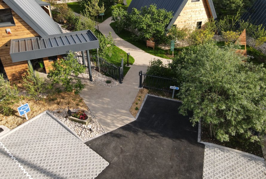 Domaine AbracadaRoom : LES CHALETS DE COYRON - Image 2