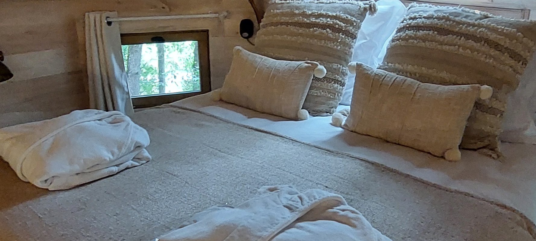 Cabane perchée GAIA & Spa à Sarrant (13)