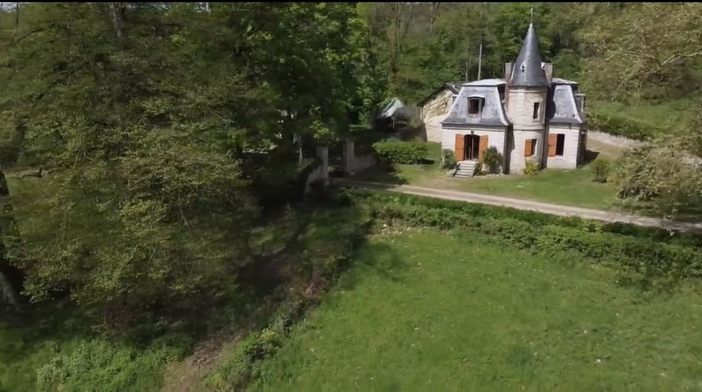 Maison de la Tour à Étang-Sur-Arroux (14)