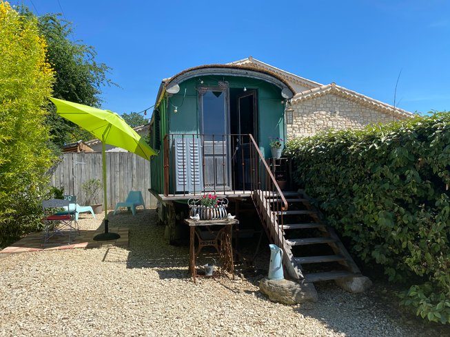 Hébergement AbracadaRoom : Une Roulotte à la Campagne - Image 2
