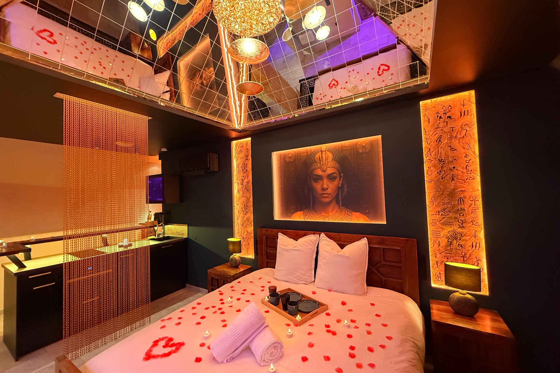 Hébergement UnicStay : Le Secret de Cléopâtre - Love Room, Jacuzzi, Pièce Secrète à Scheibenhard