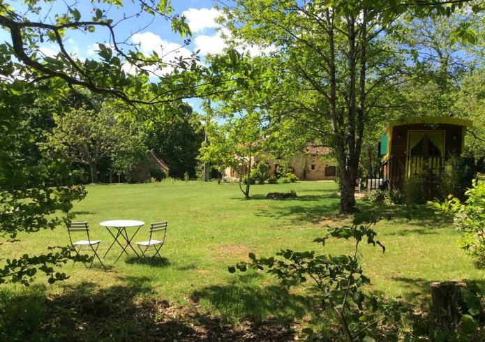 Hébergement AbracadaRoom : Roulotte coté piscine - Image 2