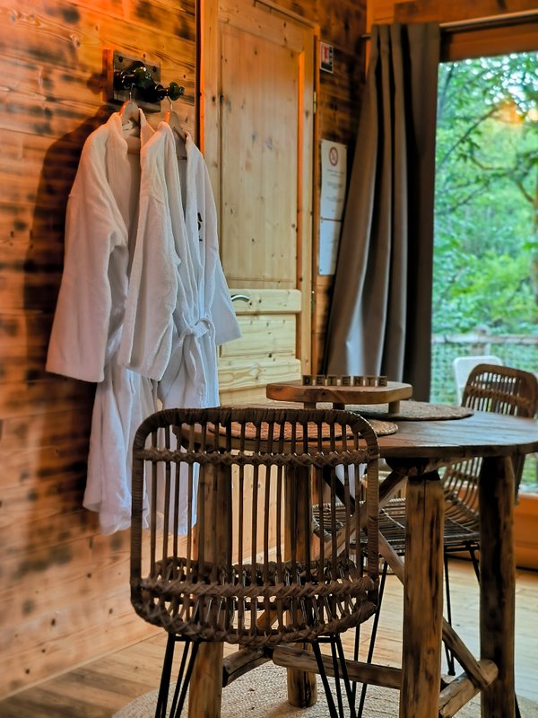 Cabane avec spa "Cocoon" à Lamothe-Fénelon (9)