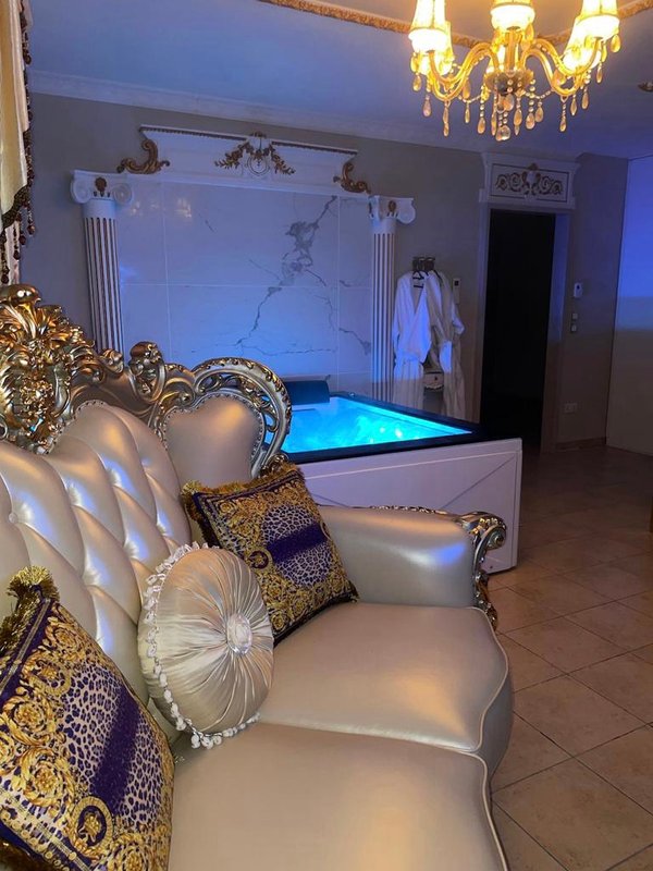 Love Room Spa - Le Petit Versailles à Vernon (10)