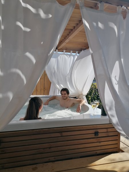 Hébergement AbracadaRoom : La Roulotte Kala et son spa jacuzzi - Image 17