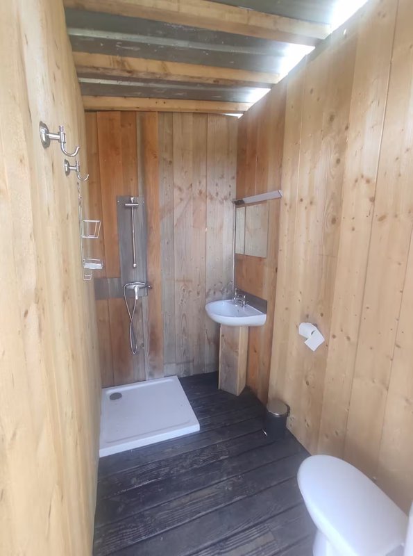 Dôme géodésique 8 personnes et son lac privé à Sadirac (24)