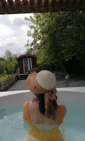 Hébergement AbracadaRoom : La Roulotte Kala et son spa jacuzzi - Image 6