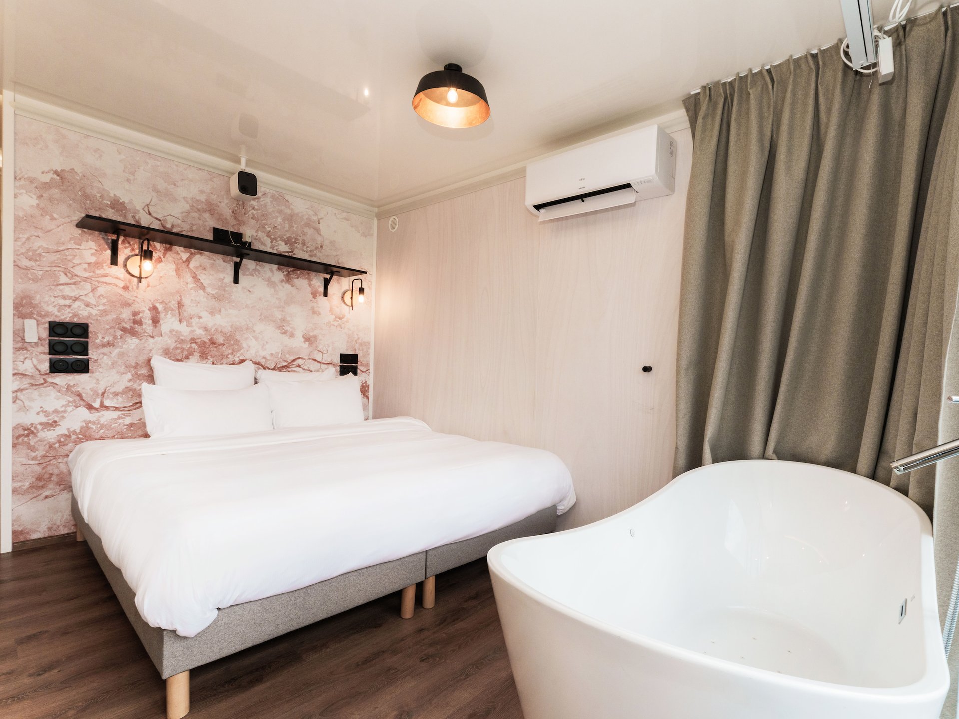 Suite flottante Lit king-size Balnéo