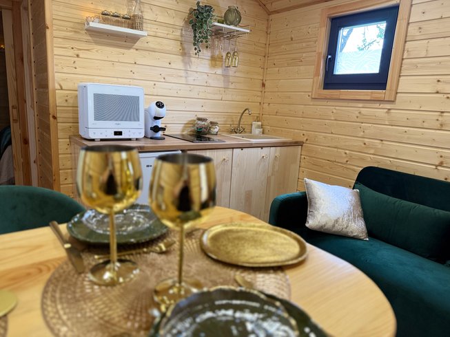 Hébergement AbracadaRoom : La roulotte dorée & bain nordique privatif - Image 12