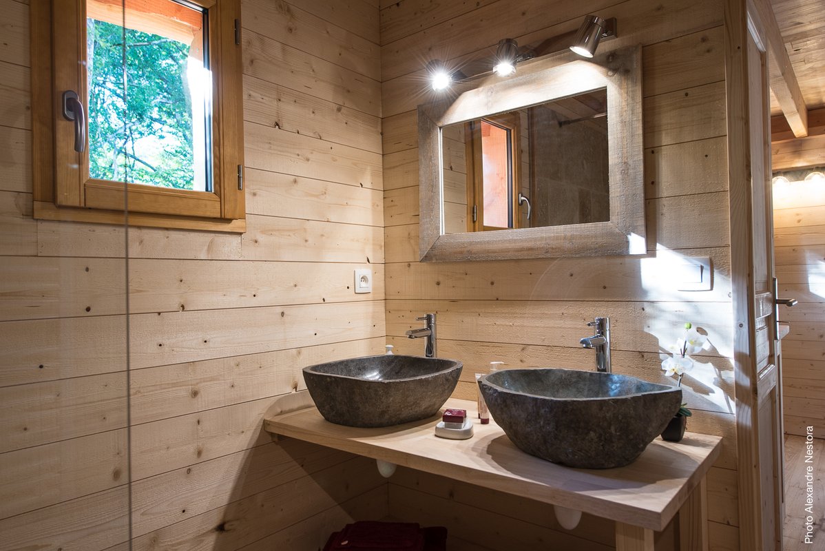 salle de bain-cabane dans les arbres-séjour insolite en famille-centre-abracadaroom