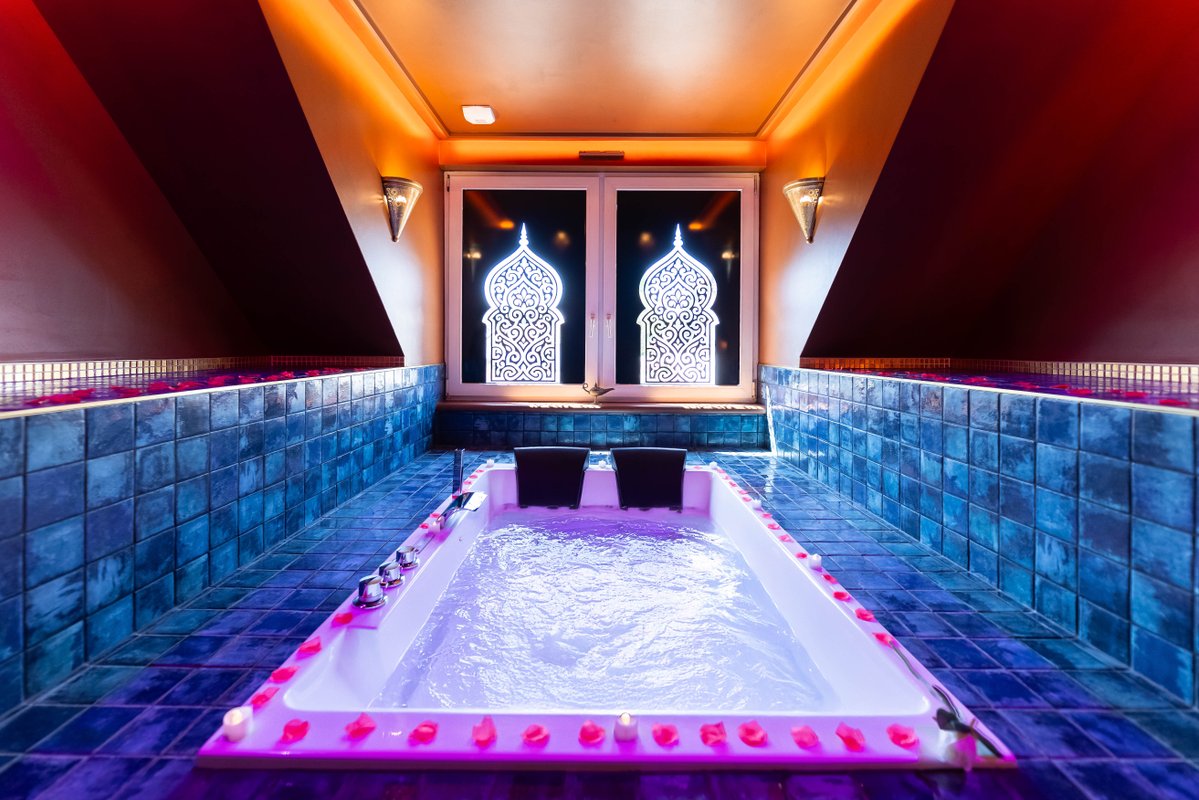 Le Palais des Mille et Une Nuits - Love Room, Jacuzzi, Pièce Secrète à Scheibenhard (11)