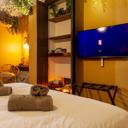 Hébergement AbracadaRoom : L'Aventurier la Jungle balnéo hamac table de massage Vierzon - Image 8