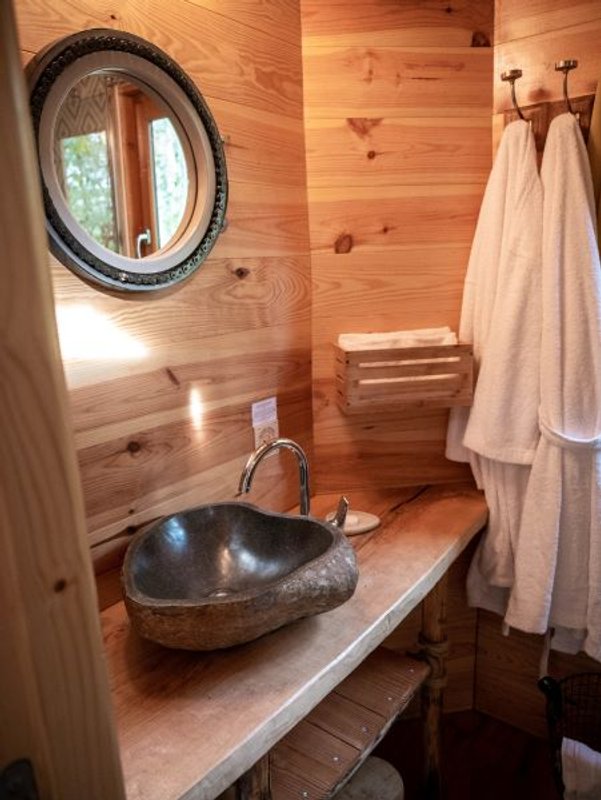 Cabane avec spa "Cocoon" à Lamothe-Fénelon (12)