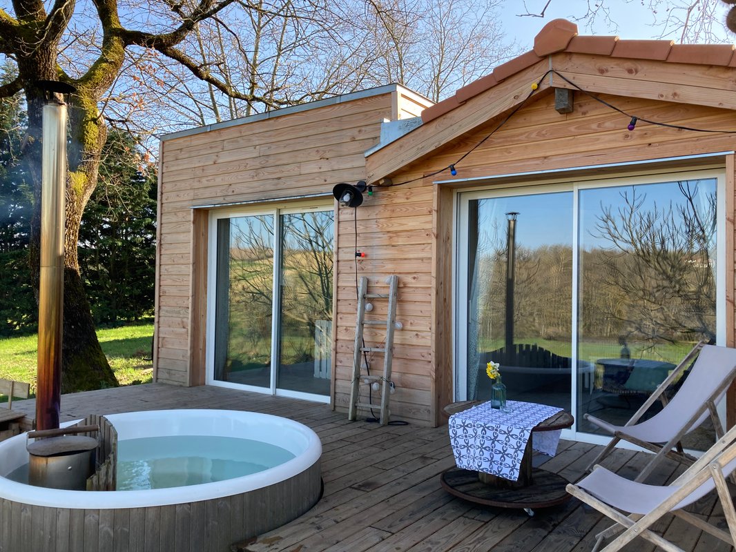 La Petite Cabane & Spa à Maureville (1)
