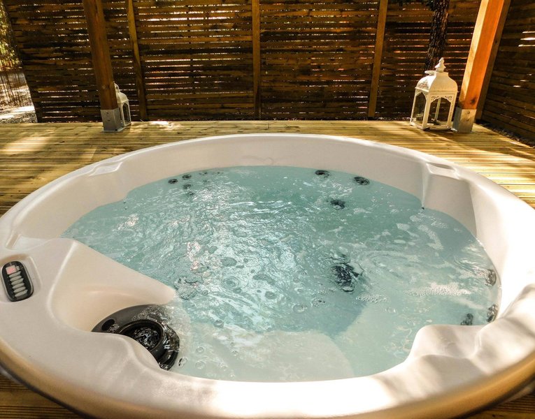 jacuzzi_cabanes_haute_en_couleur