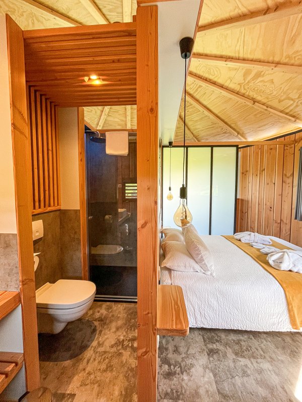 Cabane Douglas & Spa à Rothonay (5)