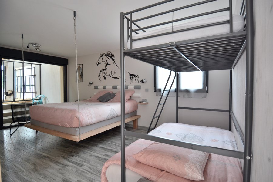 Hébergement AbracadaRoom : Suite 1 - 5 personnes avec accès direct aux chevaux - Image 9