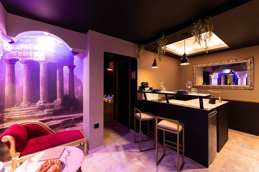 Hébergement AbracadaRoom : La Suite de Vénus - Love Room, Jacuzzi, Pièce Secrète - Image 6