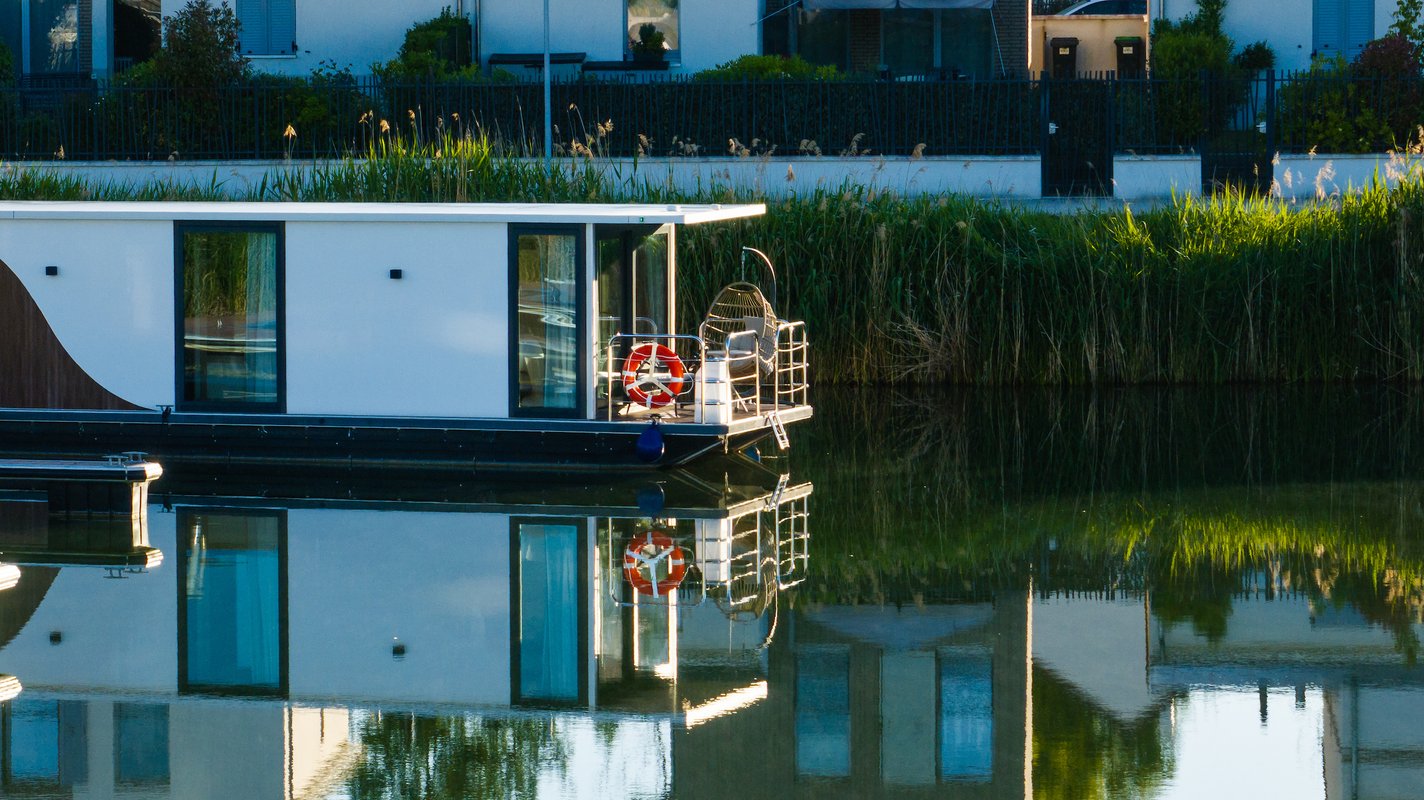 Suite flottante Supérieure Lit king-size Balnéo Sauna à L'isle Adam (1)