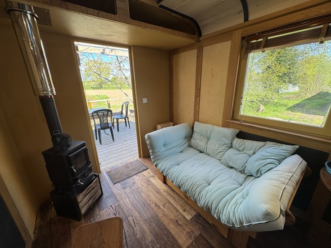 Hébergement AbracadaRoom : La roulotte à la Ferme de Youna & Zélie - Image 11