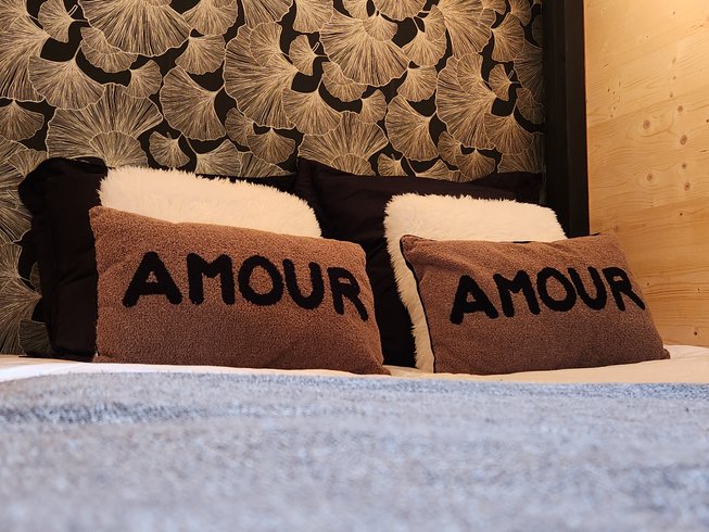 Hébergement AbracadaRoom : La Roulotte & spa - Image 6