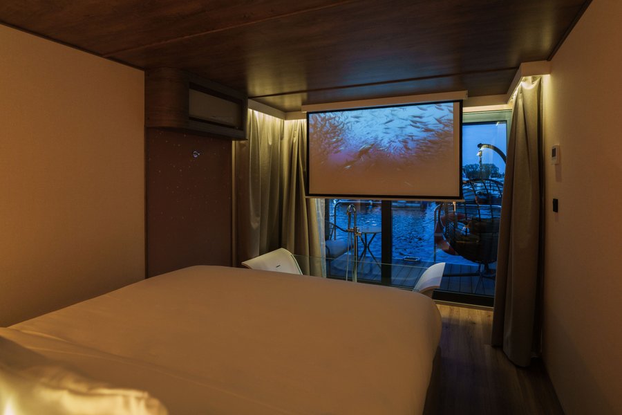 Hébergement AbracadaRoom : Suite flottante Supérieure Lit King-size Balnéo, Sauna et Rooftop - Image 5